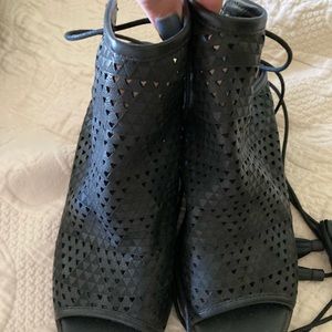 EUC Lucky Brand Shoes.  Size 8.5.